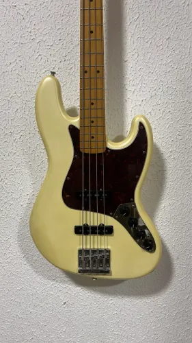 Baixo FENDER Jazz Bass PLAYER PLUS