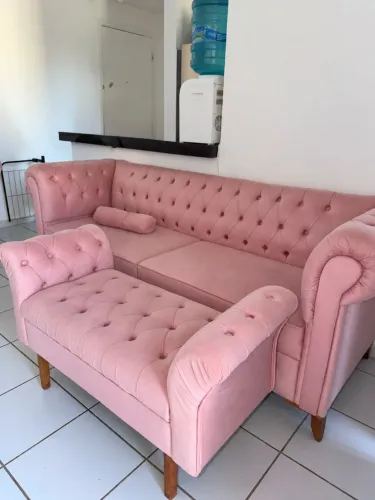 Conjunto de Sofá Poltrona Chesterfield de Luxo - 4 Peças | Capitonê Rosa | Estilo Clássico
