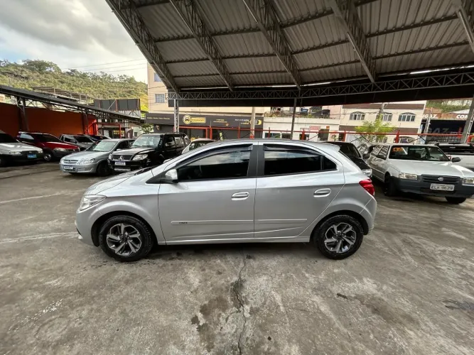Chevrolet Onix JOY Hatch 1.0 8V Flex Mec. 4P 2017