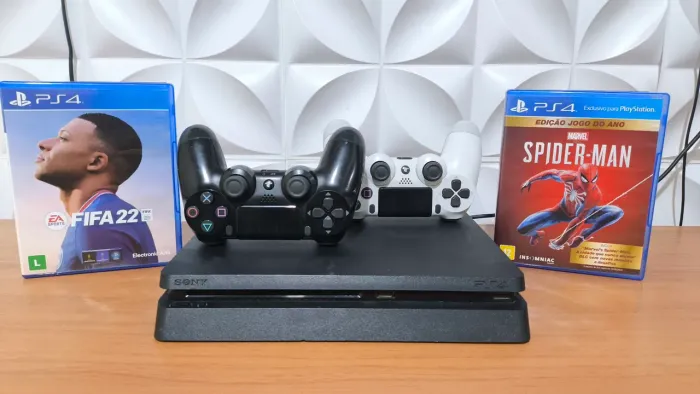 PS4 Slim 1TB - 2 Controles + Jogos - Aceito Cartão até 18x