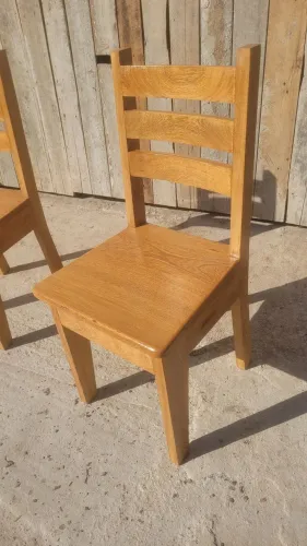 Cadeira de encosto curvo