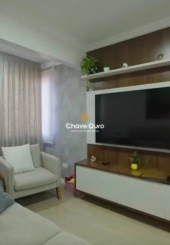 Apartamento Semimobiliado de 3 Quartos (1 Suíte) no Centro