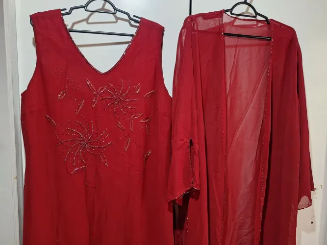 Vestido de festa plus sise + cardigan