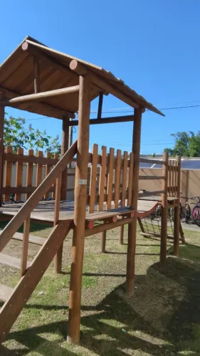 Playground Infantil de Madeira - Brinquedos e Jogos