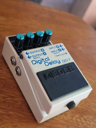Pedal Boss Digital Delay DD-7