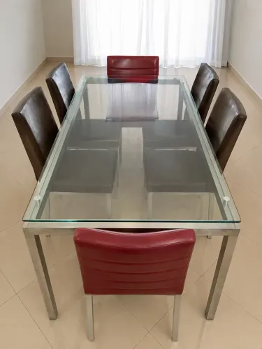 Mesa em inox com 6 cadeiras Medidas: 1,80 m x 0,90 cm