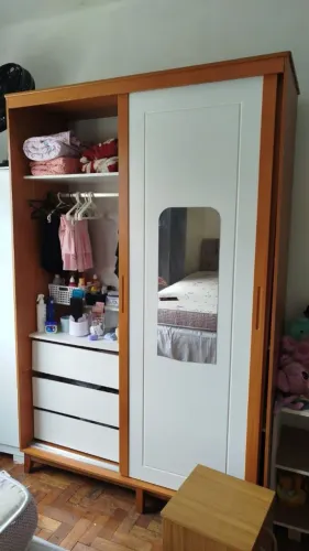 Guarda-Roupa Infantil com Portas de Correr, Gavetas e Espelho - Ótimo Estado