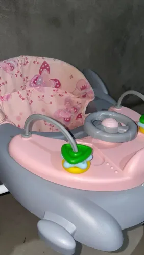 Vende-se andajá de bebê