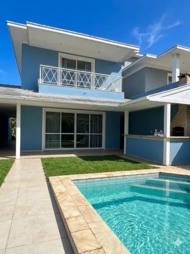 VENDO Casa Triplex com 250 m², 4 quartos e lazer no Condomínio Dream Village - Recreio