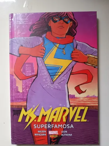 Ms. Marvel: Apaixonada (Panini) em ótimo estado!