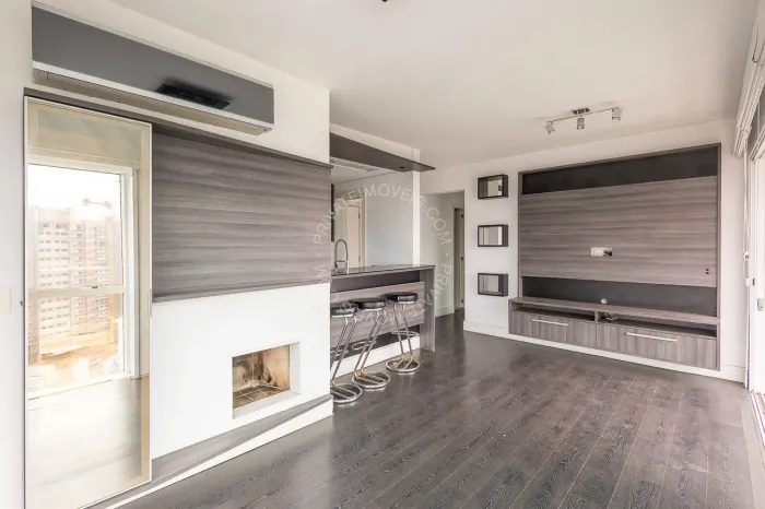 Apartamento semimobiliado para alugar no Três Figueiras com 2 quartos (1 suíte)