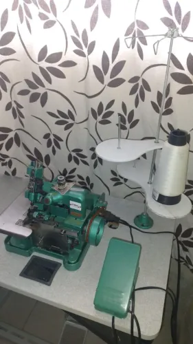 Máquina overlock <br>Marca:Flawil<br>Pouco tempo de uso, todas peças originais