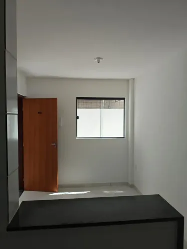 Apto com 02 qts sendo uma suíte
