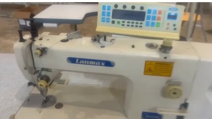 Máquina de costura eletrônica