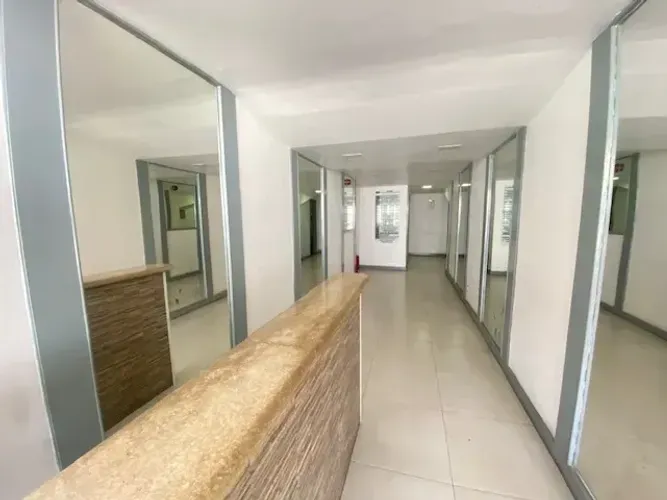 Sala Comercial com Vista Panorâmica e Excelent com 1 sala de recepção centro