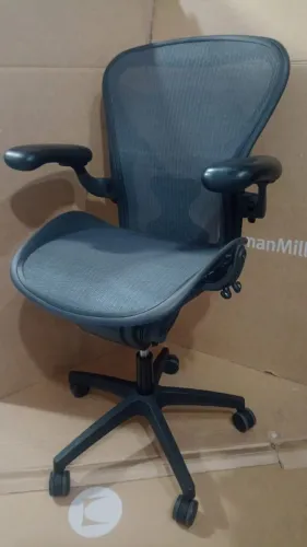 Cadeira Herman Miller Aeron B Classica 