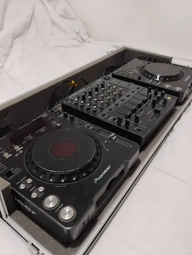 CDJs + mixer + case baratos