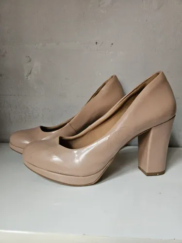Salto Scarpin Nude em Verniz - Usado 1x