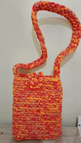 Bolsa alça curta crochê degradê todas as cores