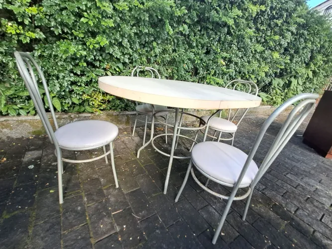 Mesa com 4 cadeiras