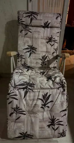 Poltroninha reclinável costas e pés nova metade preço 