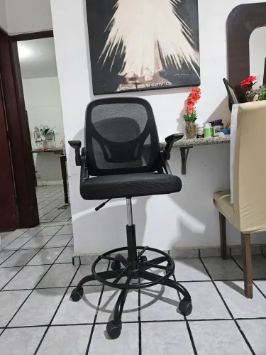 Cadeira de escritório para mesas ou bancadas mais altas
