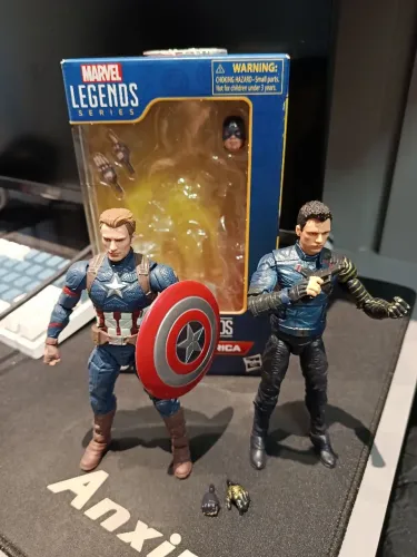 Marvel Legends- Capitão América e Soldado Invernal