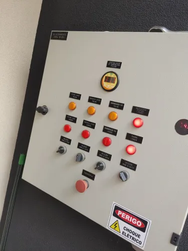 Montagem e manutenção de quadros eletricos 