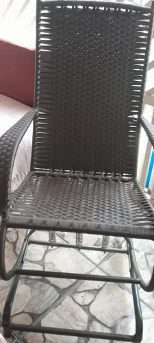CADEIRA DE BALANÇO SEMI NOVA