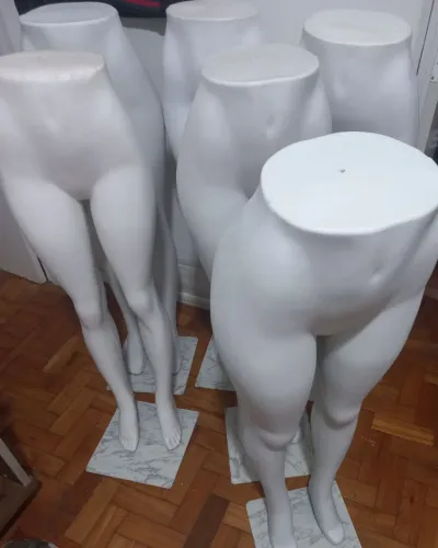 Manequim de perna novo