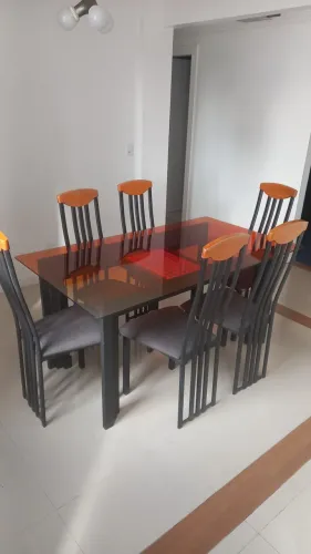 Mesa com 6 cadeiras