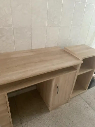 Vendo uma linda escrivaninha, com mover separa para impressora e cadeira de rodas