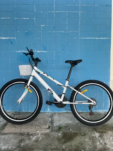 VENDE-SE BICICLETA CALOI ARO(24) USADA UMA ÚNICA VEZ!!