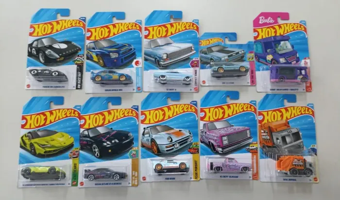 Lote com 10 miniaturas colecionáveis Hot Wheels