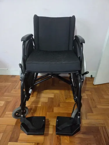Cadeira de rodas seminova