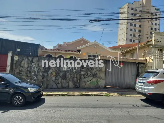 CASA NA FLORESTA COM QUINTAL