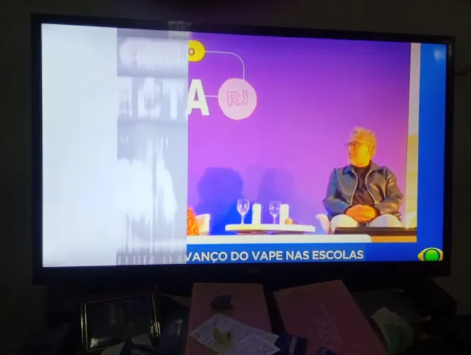 TV LG MODELO LG47LM4600 ESTÁ FUNCIONANDO NORMALMENTE COM UMA MANCHA NA TELA E LEDS BARATO