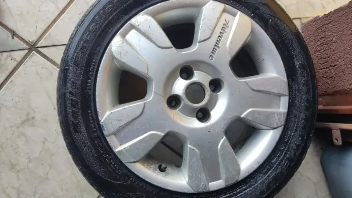 Uma Roda Avulsa da Fiat Adventure aro 15 Furação 4x98, Serve para Step ou completar o jogo