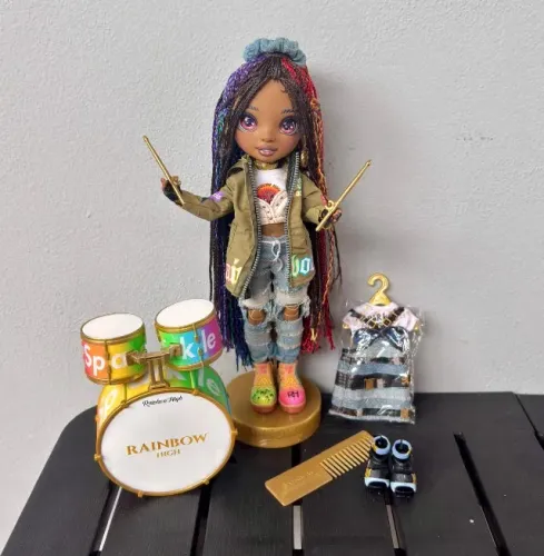 Boneca Rainbow High Vanessa Tempo