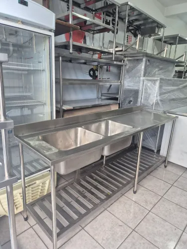 MESA INOX 304 COM PANELEIRO GRADEADO 