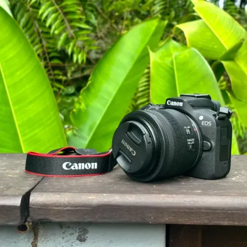 Kit Câmera Canon EOS R50 + Lente Canon RF 35mm f/1.8 Macro IS STM