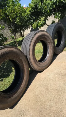 Pneu Bridgestone 295/80R22.5 (lote com 6 un)
