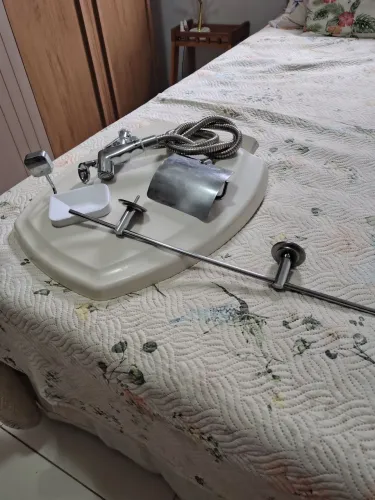 Kit banheiro: tampa vaso sanitário,porta sabonete, papel higiênico, toalheiro