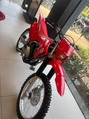 Vendo essa CRF 300 Ano 2025