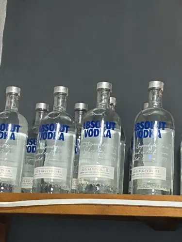 Vendo vodka original absolute na promoção