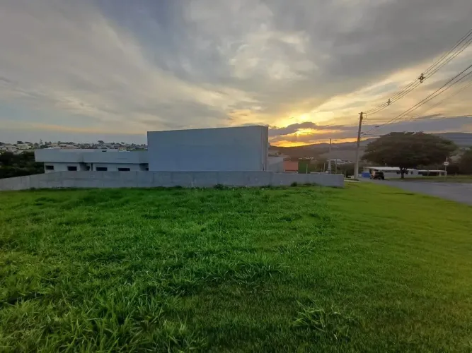 Lindo terreno com 1000 m² no Condomínio Condomínio Village Ipanema II