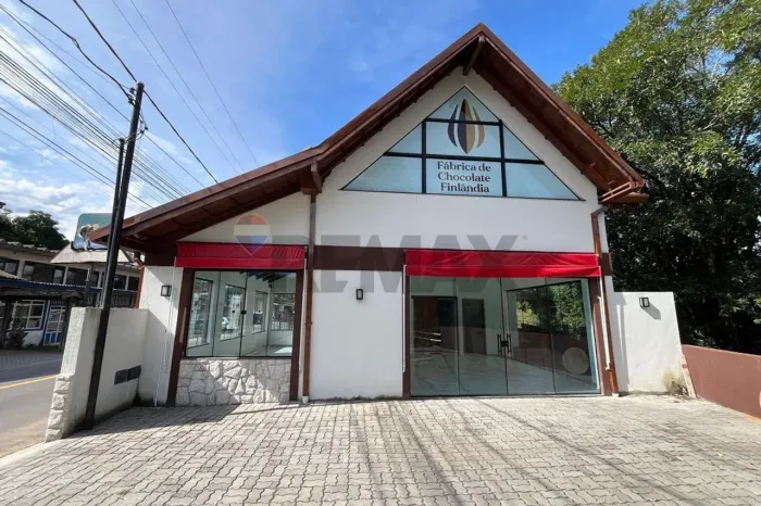 Loja para locação no coração de Penedo/RJ