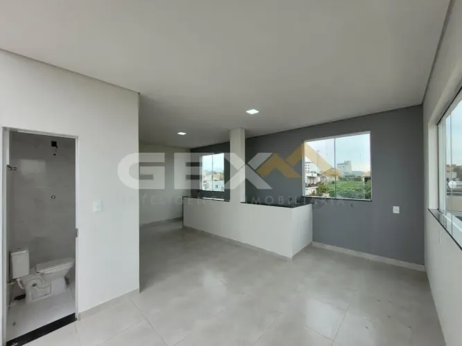 Apartamento cobertura com 03 quartos sendo 01 suíte no bairro Belvedere