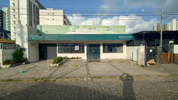 Ponto Comercial Estruturado com 5 Salas e Estacionamento - Bairro dos Estados
