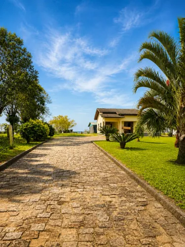 Sitio em Forquilhinha com Casa de Alvenaria e Açude
